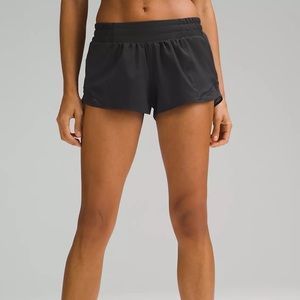 Lululemon Hotty Hot Low-Rise Lined Short 2.5"